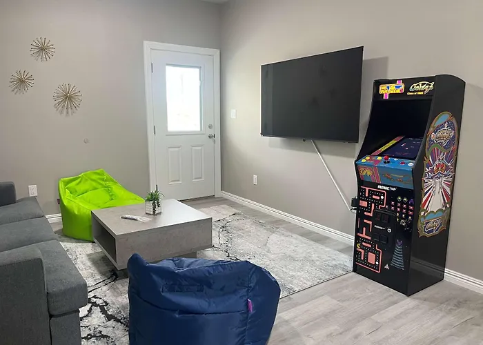 Modern Escape-4br Game Zone Patios Bbq Holiday home *