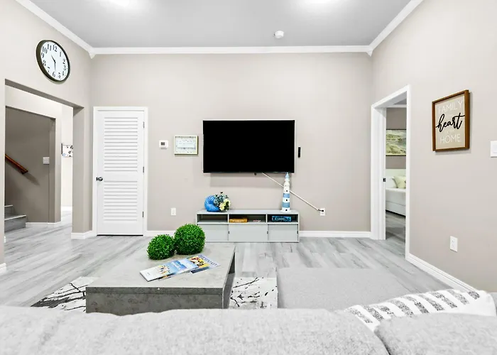 Modern Escape-4br Game Zone Patios Bbq