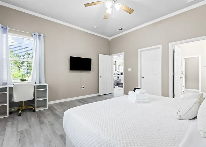Modern Escape-4br Game Zone Patios Bbq *