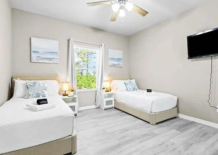 Modern Escape-4br Game Zone Patios Bbq Holiday home Pensacola