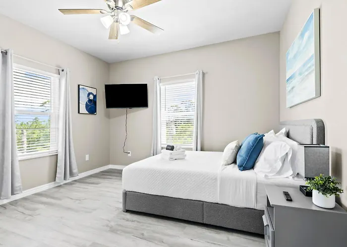 Modern Escape-4br Game Zone Patios Bbq Holiday home Pensacola